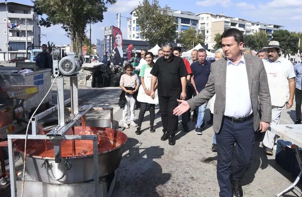 Osmangazi'de "Malzemeler Bizden Salça Yapması Sizden" Projesi 1