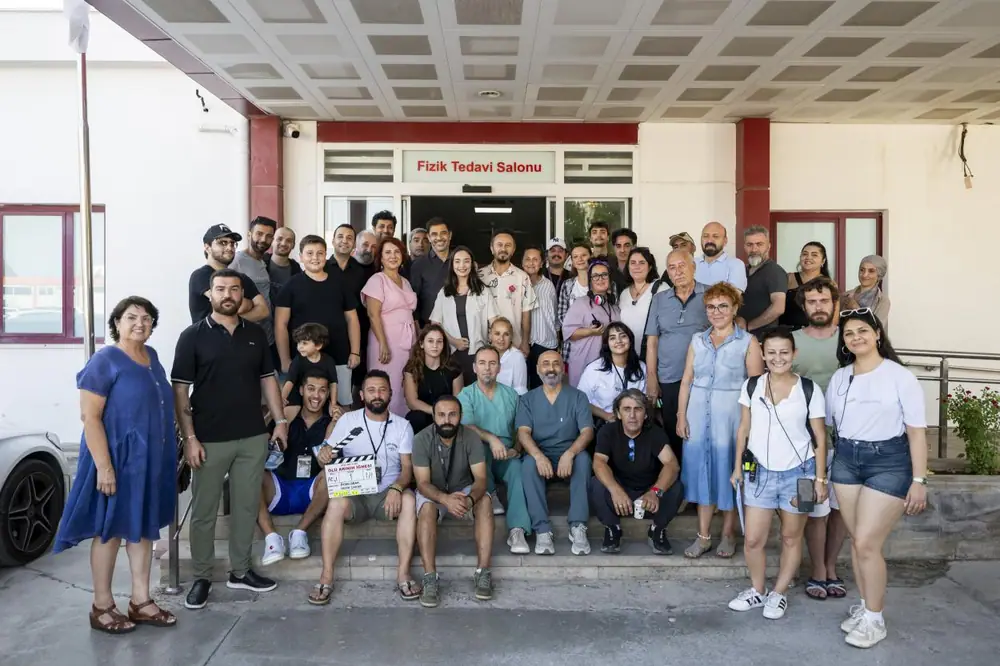 "Ölü Arının İğnesi" Filminin Çekimleri Mersin'de Tamamlandı 1 "Ölü Arının İğnesi" Filminin Çekimleri Mersin'de Tamamlandı 1