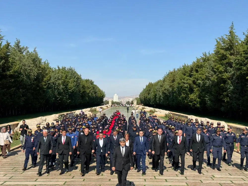 11 Büyükşehir Belediyesinin İtfaiyecileri Anıtkabir'i Ziyaret Etti 1 11 Büyükşehir Belediyesinin İtfaiyecileri Anıtkabir'i Ziyaret Etti 1