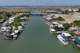 Büyükşehir Belediyesi Deniz Temizliğinde 8 Atık Alım Tesisiyle Öncü Rol Üstleniyor (2)