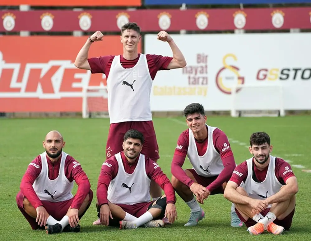 Galatasaray ve Beşiktaş Derbi Hazırlıklarını Sürdürüyor 2 Galatasaray ve Beşiktaş Derbi Hazırlıklarını Sürdürüyor 2