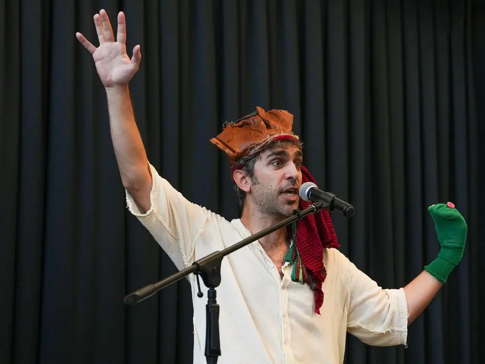 Uluslararası Kent Tiyatro Festivali'nde "Nazik Korsan Piyu" Sahnede 1 Uluslararası Kent Tiyatro Festivali'nde "Nazik Korsan Piyu" Sahnede 1