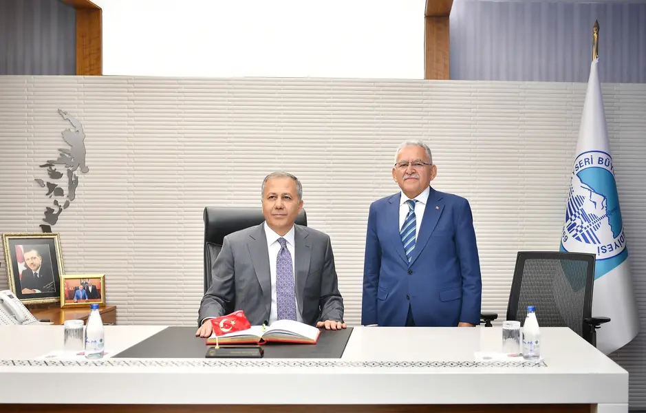 Bakan Yerlikaya’dan Başkan Büyükkılıç’a ‘Örnek Belediyecilik’ Övgüsü 1 Bakan Yerlikaya’dan Başkan Büyükkılıç’a ‘Örnek Belediyecilik’ Övgüsü 1
