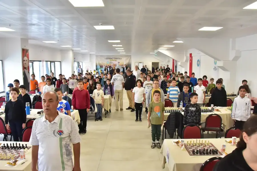 Büyükşehir Satranç Yarışmasında Ödüller Sahiplerini Buldu 1 Büyükşehir Satranç Yarışmasında Ödüller Sahiplerini Buldu 1
