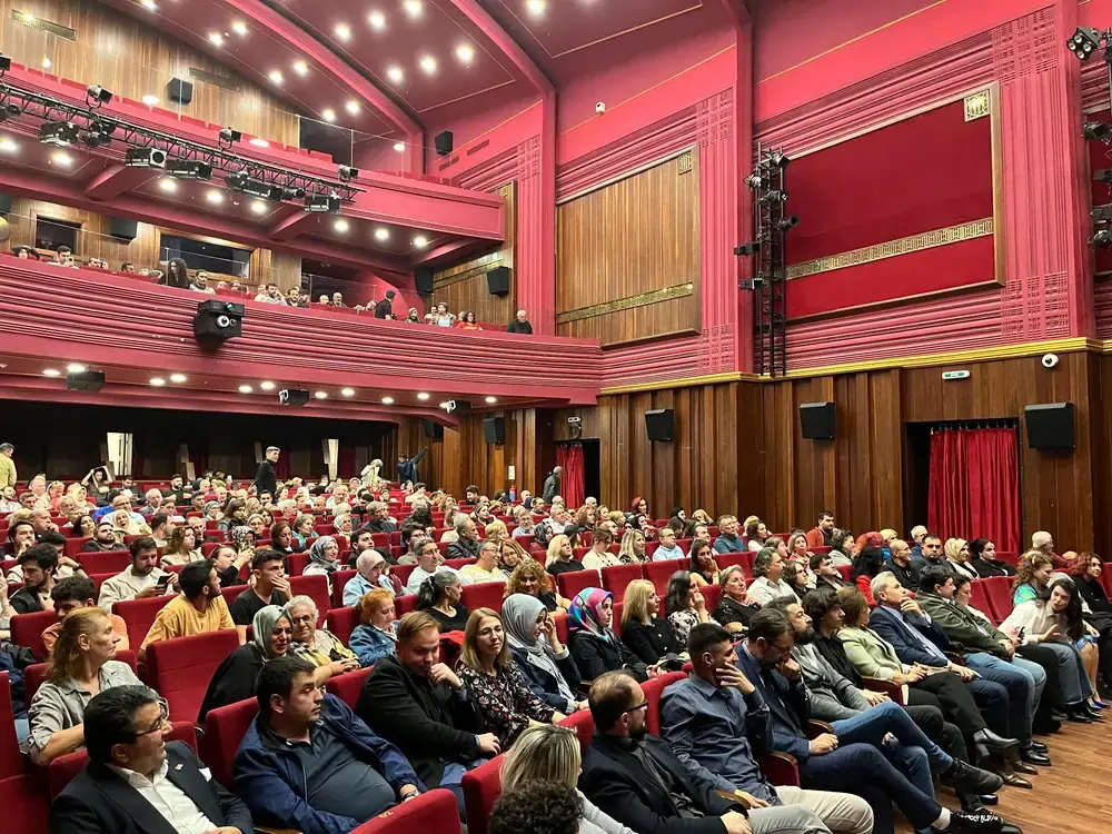 Bursa Sinema Günleri'nde Yönetmen Söyleşileri Devam Ediyor 1 Bursa Sinema Günleri'nde Yönetmen Söyleşileri Devam Ediyor 1