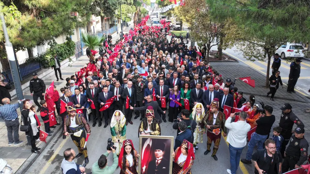 Atatürk’ün Manisa’ya Gelişinin 100’üncü Yılı Kutlandı 8 Atatürk’ün Manisa’ya Gelişinin 100’üncü Yılı Kutlandı 2