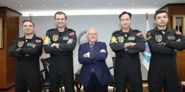 SOLOTÜRK Pilotu Yarbay Bakıcı, Başkan Büyükkılıç'ı Ziyaret Etti 5 SOLOTÜRK 1