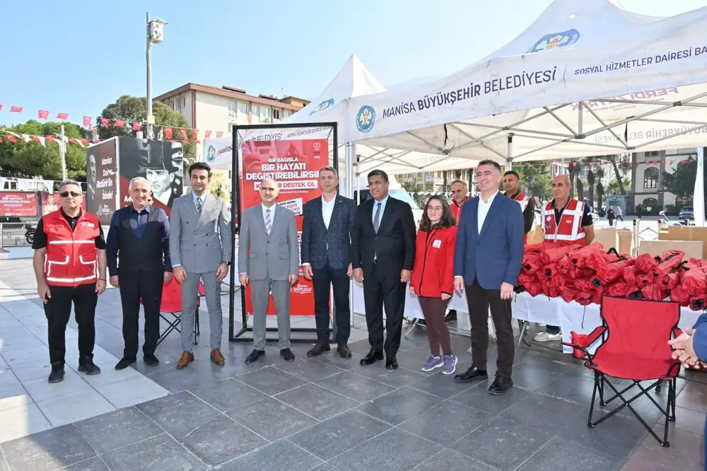 Manisa'da Kan Bağışı Kampanyası Düzenlendi 1 Manisa'da Kan Bağışı Kampanyası Düzenlendi 1