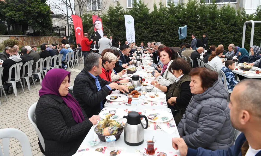 Osmangazi Belediye Başkanı Aydın, Yenibağlar'da Vatandaşlarla Buluştu 1 Osmangazi Belediye Başkanı Aydın, Yenibağlar'da Vatandaşlarla Buluştu 1