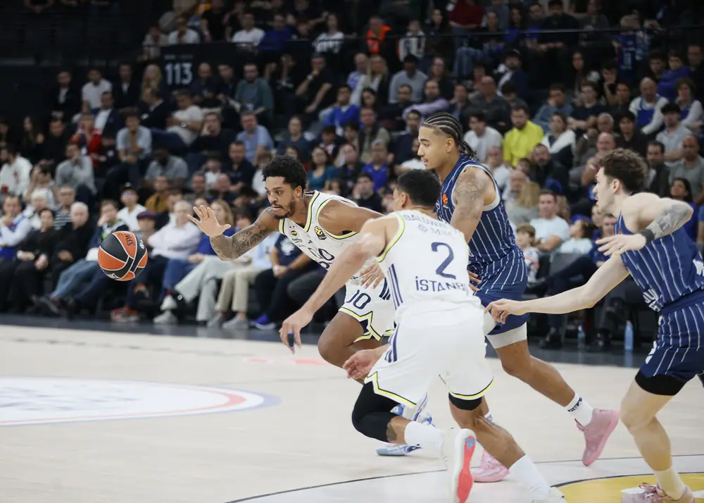 Fenerbahçe Beko, Anadolu Efes Deplasmanında Kazandı 1 Fenerbahçe Beko, Anadolu Efes Deplasmanında Kazandı 1