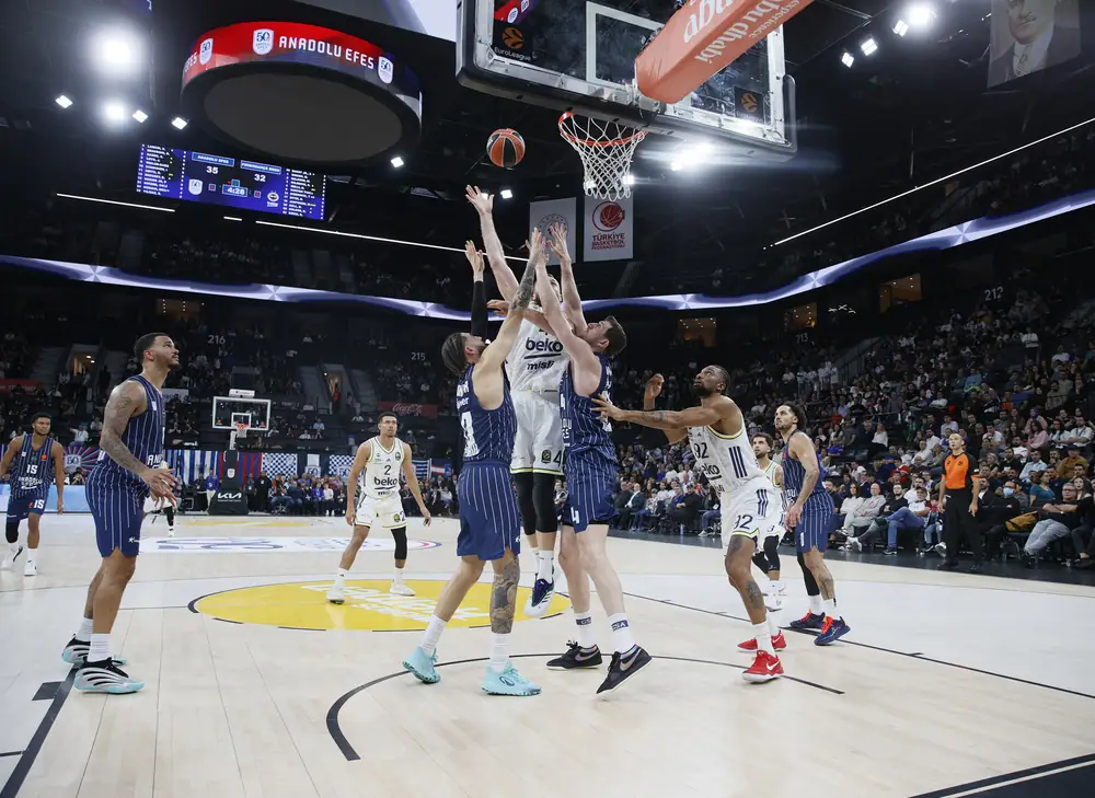 Fenerbahçe Beko, Anadolu Efes Deplasmanında Kazandı 2 Fenerbahçe Beko, Anadolu Efes Deplasmanında Kazandı 2