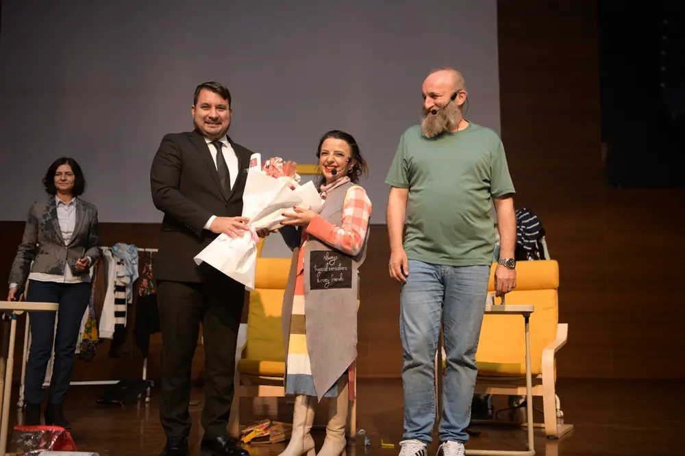 Kahramankazan'da "Parça Tesirli Pazarlar" Oyunu Sahnelendi 1 Kahramankazan'da "Parça Tesirli Pazarlar" Oyunu Sahnelendi 1