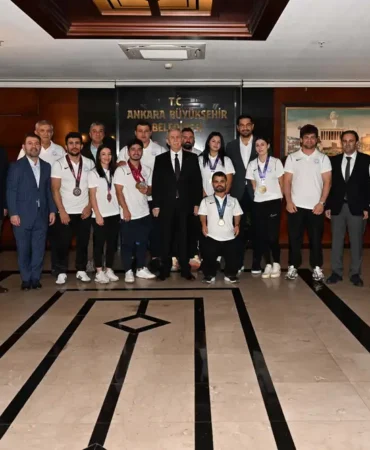 Başkan Yavaş, ASKİ Spor'un Başarılı Sporcularını Ağırladı 20 mansur yavaş askispor (3)