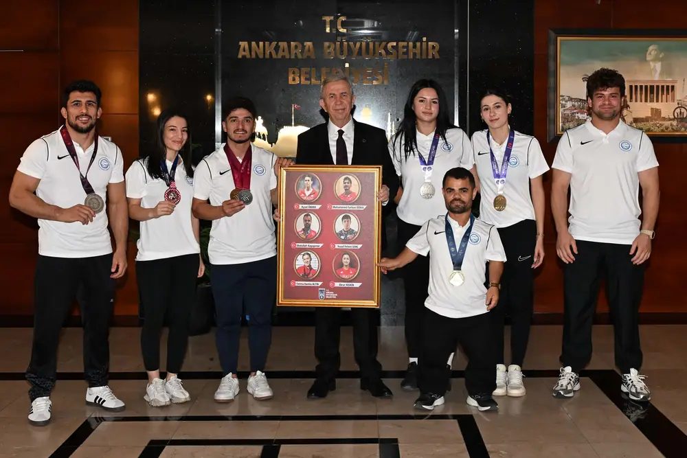Başkan Yavaş, ASKİ Spor'un Başarılı Sporcularını Ağırladı 2 Başkan Yavaş, ASKİ Spor'un Başarılı Sporcularını Ağırladı 2