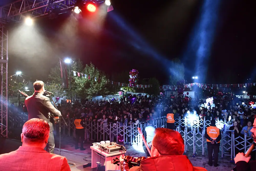 Kalecik'te Cumhuriyet Ateşi Yakıldı 3 Kalecik'te Cumhuriyet Ateşi Yakıldı 3