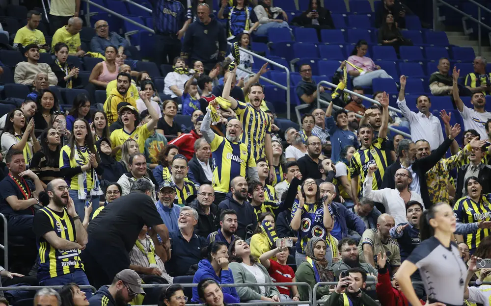 Fenerbahçe Opet, Valencia Basket'i 71-49 Yendi! Liderliği Garantiledi 3