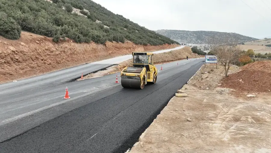 Antalya Büyükşehir'den Elmalı Toptancı Hal Yolunda Asfalt Çalışması 1 Antalya Büyükşehir'den Elmalı Toptancı Hal Yolunda Asfalt Çalışması 1