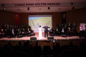kemal_sunal__keciorende_turkulerle_anildi_kecioren.bel.tr_22059