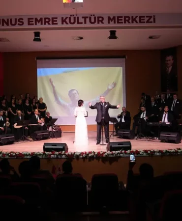 Kemal Sunal Keçiören'de Anma Konseriyle Anıldı 7 kemal_sunal__keciorende_turkulerle_anildi_kecioren.bel.tr_22059