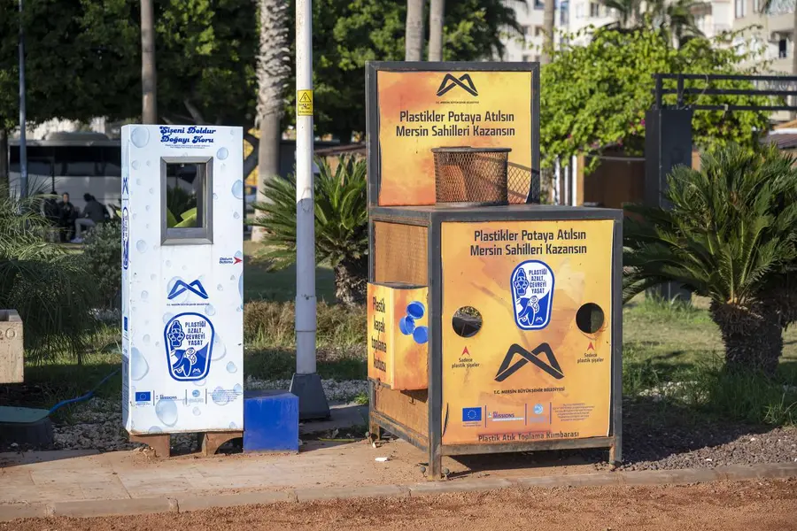 Mersin'de 'Plastiksiz Sahiller' Projesinde 1 Ton Atık Toplandı 2 Mersin'de 'Plastiksiz Sahiller' Projesinde 1 Ton Atık Toplandı 2