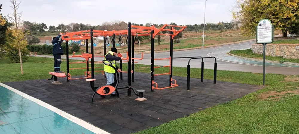 Darıca Millet Bahçesi'nde Oyun ve Spor Alanlarına Bakım 1