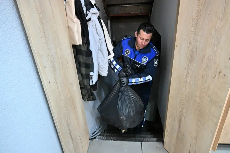 Manisa'da Bir İşletmede 150 Kilo Tavuk Etine El Konuldu 2 Manisa'da Bir İşletmede 150 Kilo Tavuk Etine El Konuldu 2