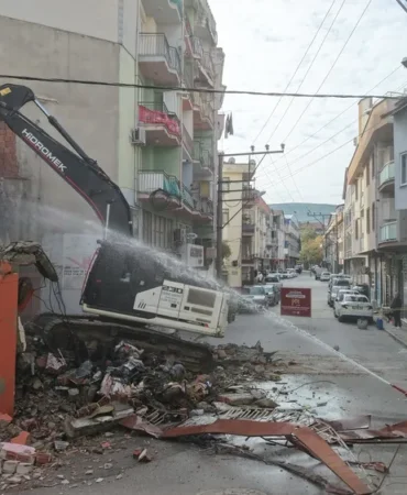 Gemlik'te Metruk Bina Temizliği Devam Ediyor (3)_result