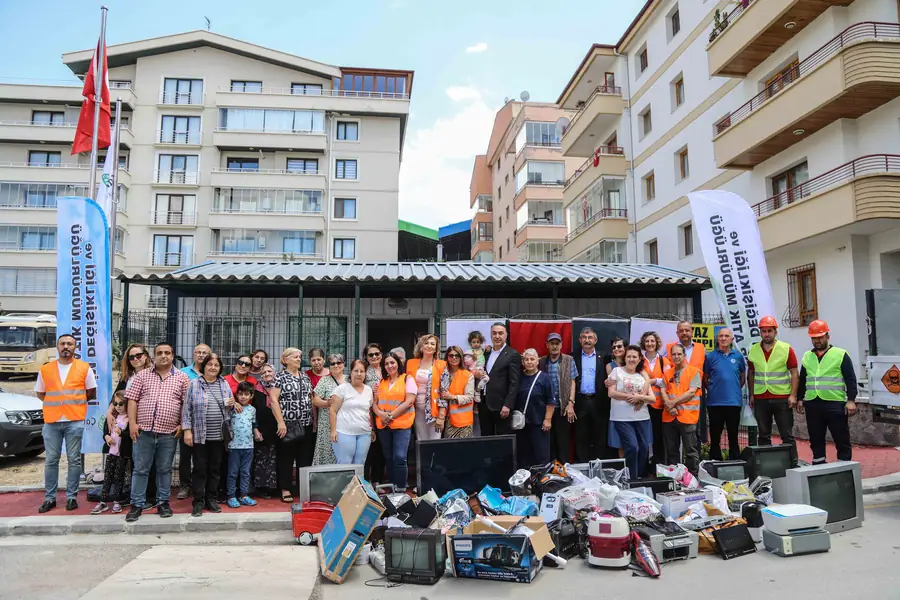 Çankaya'da 6 ayda 30 Bin Ton Elektronik Atık Geri Dönüşüme Kazandırıldı 1 Çankaya'da 6 ayda 30 Bin Ton Elektronik Atık Geri Dönüşüme Kazandırıldı 1