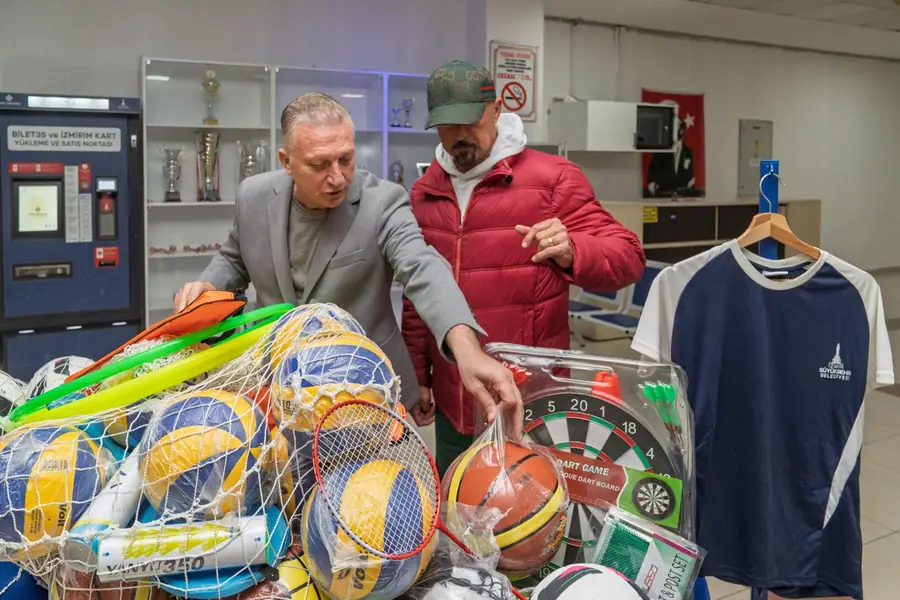 İzmir'de 1550 Okula 31 Milyon Liralık Spor Malzemesi Desteği 1