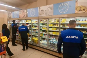 Gemlik'te Bozuk Ürün Satan Marketler Zabıtaya Takıldı (1)