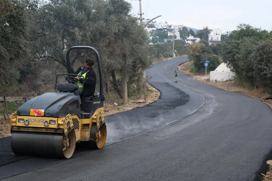 Bodrum'da Bitez Bergamut Caddesi'nde Asfalt Çalışması 1