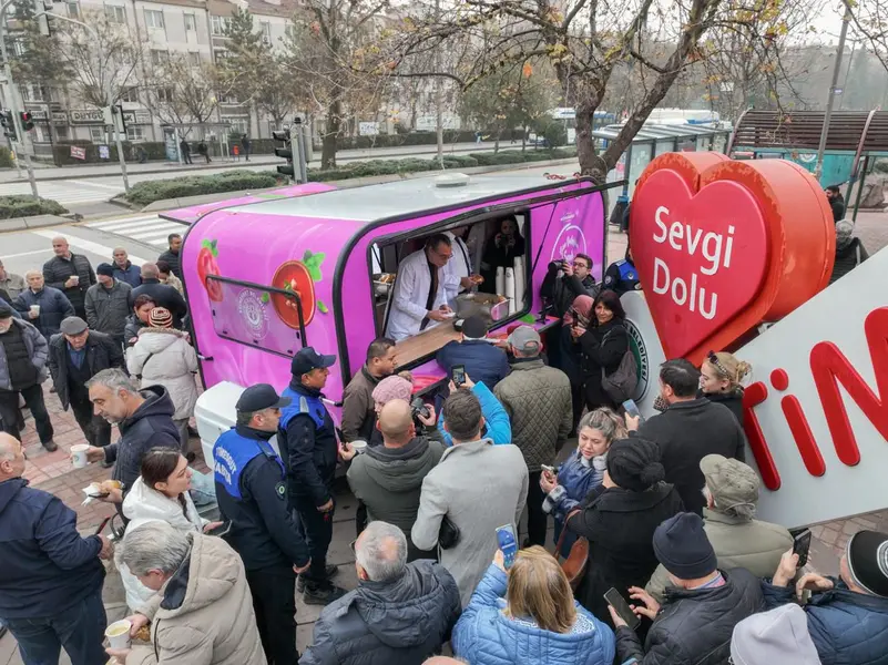 Etimesgut Belediyesi'nden Metro Çıkışında Çorba İkramı 1 Etimesgut Belediyesi'nden Metro Çıkışında Çorba İkramı 1