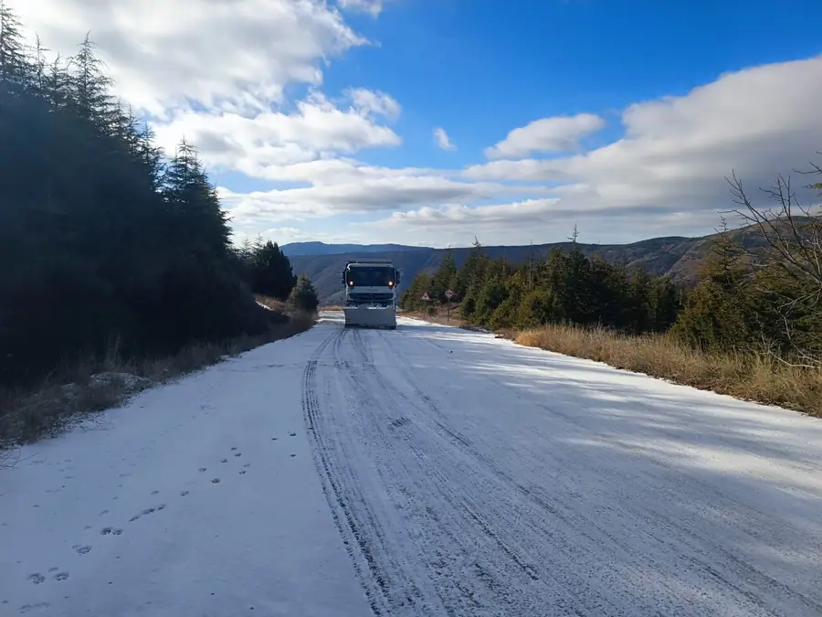 İzmir'in Yüksek Kesimlerinde Karla Mücadele Çalışmaları Sürüyor 1