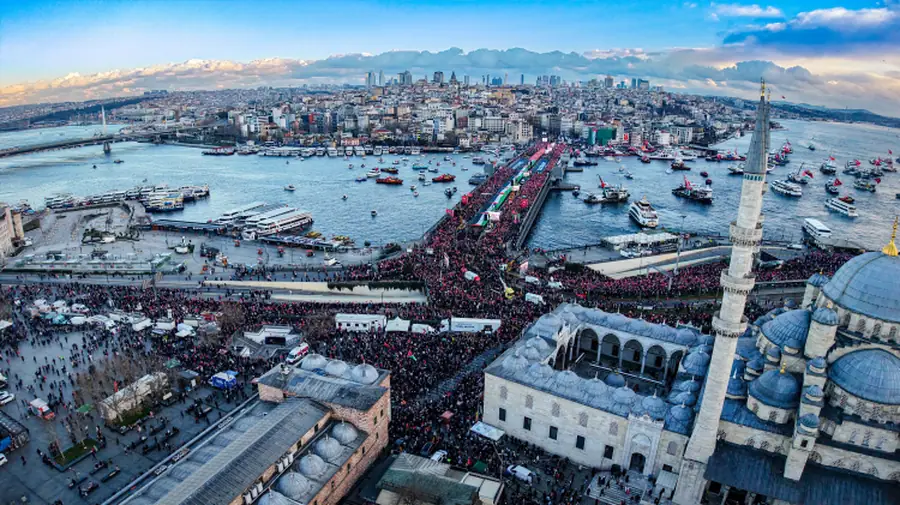 Galata Köprüsü'nde Filistin'e Destek Yürüyüşü 1
