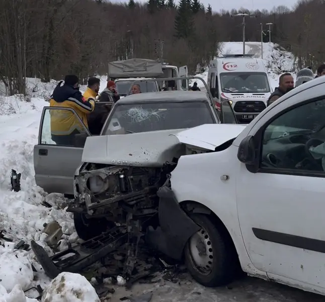 Düzce'de Trafik Kazası: 7 Yaralı 1