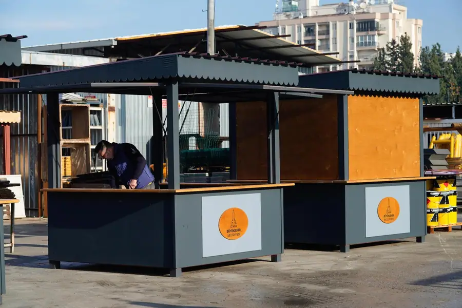 Karşıyaka Sahil Bandında Mısır ve Kestane Tezgahları Yenilendi 1 Karşıyaka Sahil Bandında Mısır ve Kestane Tezgahları Yenilendi 1