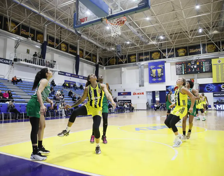 Fenerbahçe Opet Yarı Finalde 1