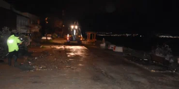 Gemlik'te Taşkın Sonrası Temizlik Çalışması 2 Dalgalar Çekildi, Temizlik Başladı (7)