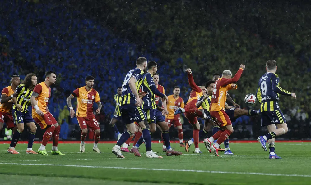 Fenerbahçe, Süper Kupa'nın Sahibi Oldu… Maçın oyuncusu Matteo Guendouzi 3