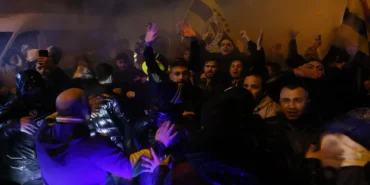 Fenerbahçe'ye Tesislerde Coşkulu Karşılama 3 fenerbahçe taraftar 2