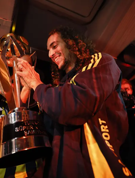 Fenerbahçe'ye Tesislerde Coşkulu Karşılama 2