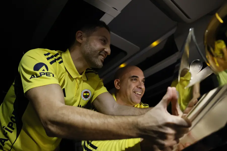 Fenerbahçe'ye Tesislerde Coşkulu Karşılama 3