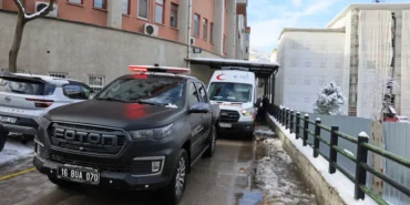 Kar Nedeniyle Yolu Kapanan Onkoloji Hastası Ekiplerce Hastaneye Ulaştırıldı 9 36598_MTY5NjYyNW