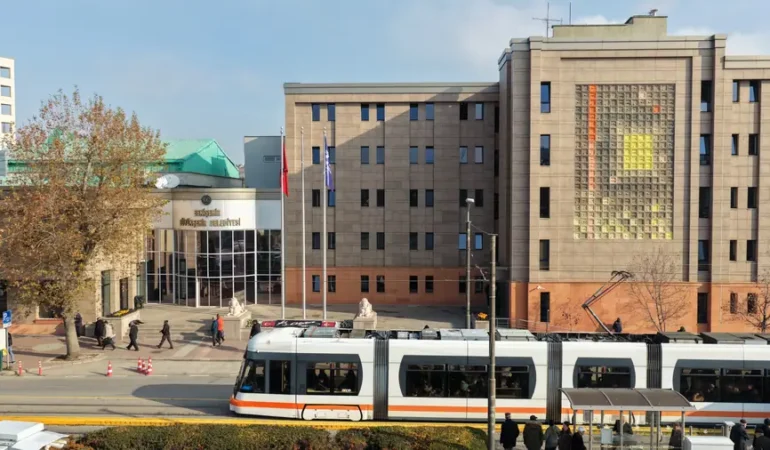 Eskişehir'de AÖF Sınavları Nedeniyle Toplu Ulaşımda Hafta Sonu Düzenlemesi 6 eskisehir-toplu-ulasim-1