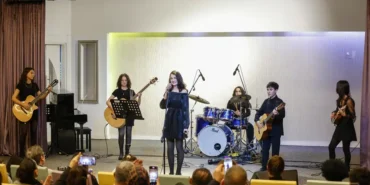 Sürelsan Konservatuvarı Öğrencilerinden Sömestr Konseri 1 İsmail Baha Sürelsan Konservatuarından “Pop Rock Ensemble Sömestr Konseri” (6)