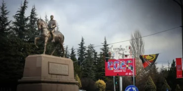 ŞEHİR “2026 ESKİŞEHİR YILI” AFİŞLERİYLE DONATILDI (1)