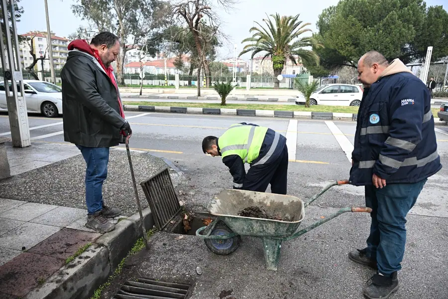 Büyükşehir ve MASKİ Ekipleri Yağışa Karşı Sahada 1 Büyükşehir ve MASKİ Ekipleri Yağışa Karşı Sahada 1
