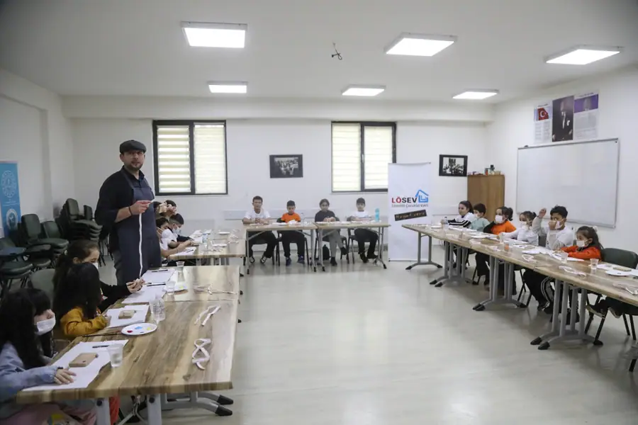 Çankaya Belediyesi'nden LÖSEV İş Birliğiyle Ahşap Boyama Atölyesi 1 Çankaya Belediyesi'nden LÖSEV İş Birliğiyle Ahşap Boyama Atölyesi 1