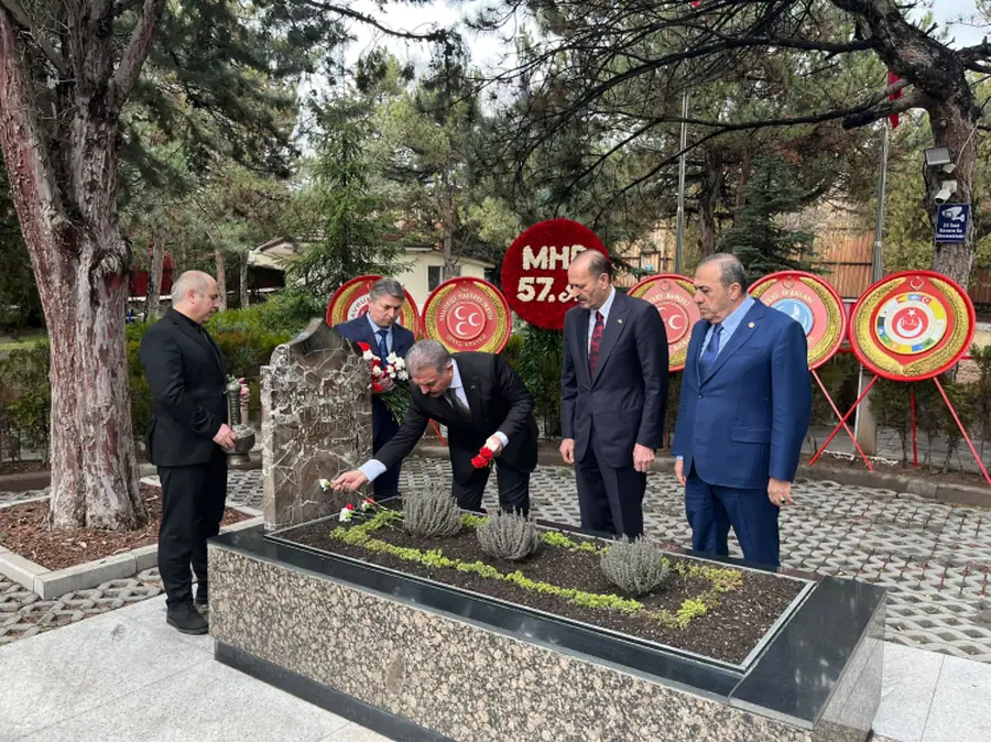 MHP'nin 57. Kuruluş Yıl Dönümünde Türkeş'in Kabrine Ziyaret 1 MHP'nin 57. Kuruluş Yıl Dönümünde Türkeş'in Kabrine Ziyaret 1