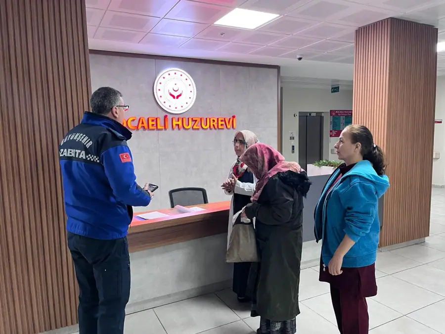 Kocaeli Zabıtasından İhtiyaç Sahibi Vatandaşa Yardım Eli 1 Kocaeli Zabıtasından İhtiyaç Sahibi Vatandaşa Yardım Eli 1